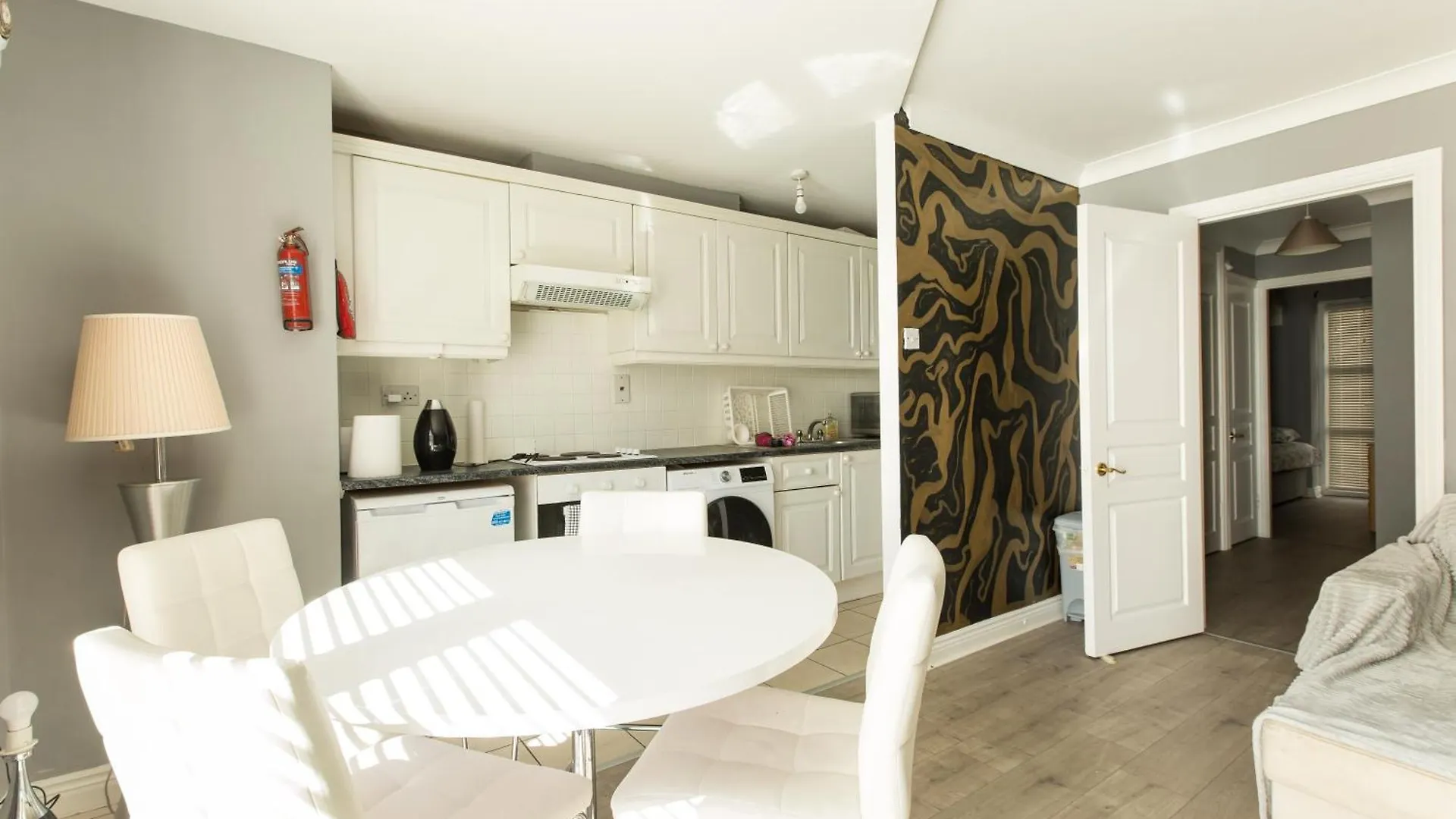 Modern Elegant Central Apt With Parking Dublin 0*,